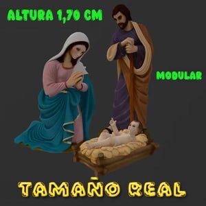 Puede incluir: Un belén modular con María, José y el niño Jesús. María está arrodillada con una túnica azul y rosa, José está de pie con un bastón y el niño Jesús está en un pesebre. Las figuras miden aproximadamente 170 cm de alto.
