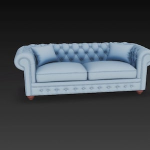 Puede incluir: Un sofá Chesterfield azul claro de dos plazas con respaldo capitoné y brazos enrollados. El sofá tiene dos cojines a juego y patas de madera. El diseño es clásico y elegante.