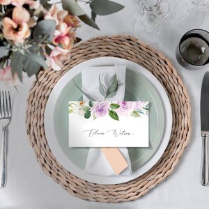 Modelo de marcadores de lugar para casamento com rosas, marcadores de lugar para casamento com flores em azul-poeira, marcadores de lugar para casamento com jardim, marcadores de lugar com flores