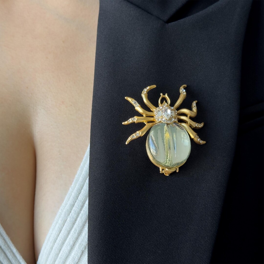 Women's Style Fashion Personality Beetle Corsage Alloy Brooches