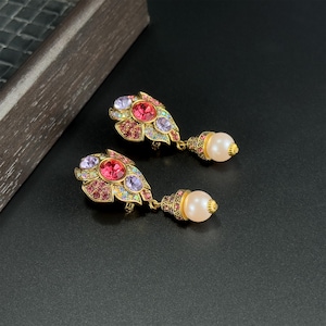 Pendientes de perla Palace hechos a mano: circonita y cobre, en caja de regalo.