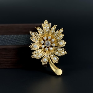 Vintage gold flower brooch pin, floral brooch