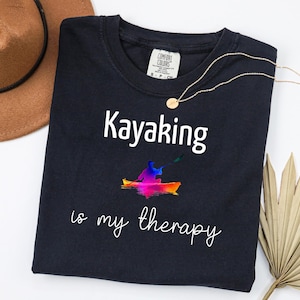 Camiseta &quot;Caiaque é Minha Terapia&quot;, Presente para Caiaque, Top para Caiaque, Presente para Caiaque, Presente para Rafting, Top para Rafting, Camiseta para Canoa, Camiseta para Rafting