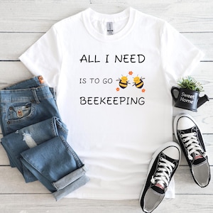 All I Need is To Go T-shirt bijenteelt, top bijenteelt, cadeau imker, cadeau voor imker, shirt honingbij, imker, top imker