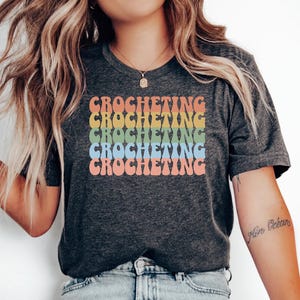 Kleurrijk haakshirt, gehaakt T-shirt, gehaakt shirt, gehaakte shirts, grappig gehaakt shirt, cadeau gehaakt minnaar, gehaakt T-shirt