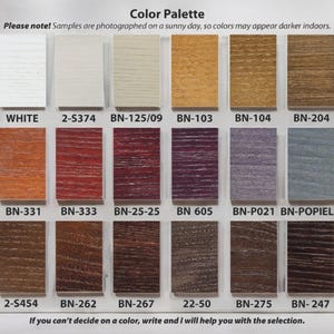 K&ouml;nnte beinhalten: Eine Farbpalette mit vierundzwanzig rechteckigen Holzmaserungsmustern, die in drei Reihen angeordnet sind. Jedes Muster ist mit einem Code oder Farbnamen beschriftet, darunter Natural, White, BN-103, BN-605 und Black. Der Text Color Palette steht oben.