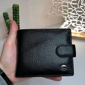 Kompakte Leder Geldbörse für Männer, Geschenk für Freund oder Papa, hochwertige Geldbörse mit Knopfverschluss, Leder Geldbörse für Geld und Münzen
