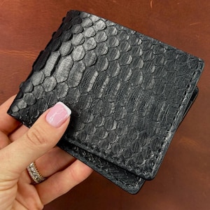 Cartera de cuero negro para hombre, hecha de cuero genuino, regalo de cumpleaños para novio o papá, monedero de cuero hecho a mano para tarjetas.