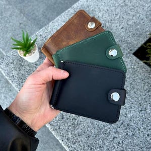 Cartera minimalista de cuero negro para hombre, billetera delgada marrón con bolsillo frontal y clip verde para billetes, regalo de cumpleaños perfecto para él o papá.