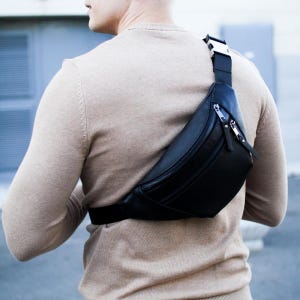 Marsupio in pelle personalizzato per uomo, borsa a tracolla, piccolo marsupio a tracolla, regalo in pelle personalizzato per lui