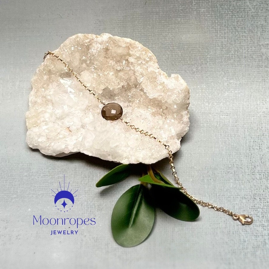 Natural Smokey quartz, single-stone gold-filled bracelet. Minimalist, simple and beautiful Length 7.5"
