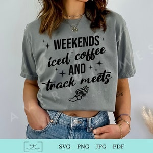 Wochenenden Eiskaffee und Bahn trifft sich, Track Mom, Track & Field Mom, Läuferin, Sprinterin, Weitsprung, Wochenendsport, Eiskaffee, SVG, PNG