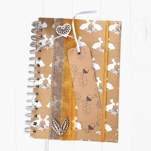 Cuaderno escolar A5 con temática de liebre