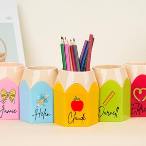 Benutzerdefinierte Lehrer Name Bleistiftbecher, Dekor für Klassenzimmer, Schulanfang Geschenk, Schule Schreibtisch Zubehör, Klassenzimmer Zubehör, Lehrer Schreibtisch Dekor Geschenk