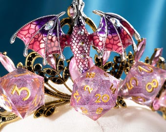 Tiara personalizada de dados con purpurina y núcleo líquido de dragón, corona de dados de dragón, regalos de dragón para amantes de los dados, regalo para ella.
