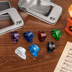 Set von 5stk Finger-Picking-Gitarren-Picks Personalisierte Initialen Pick Box Verstellbare schmerzsichere Daumen-Picks für Musikliebhaber / Gitarist / Anfänger