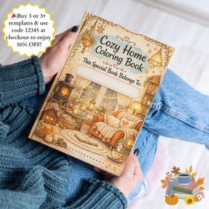 Puede incluir: Un libro para colorear "Cozy Home Coloring Book" con el texto "This Special Book Belongs To:". La portada presenta una ilustraci&oacute;n de un sal&oacute;n acogedor con chimenea, sof&aacute; y una taza de t&eacute;. El libro est&aacute; sostenido por una persona.