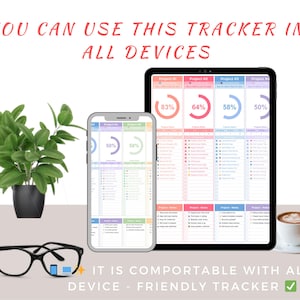 Puede incluir: Una aplicaci&oacute;n de seguimiento de proyectos digital que se muestra en una tableta y un tel&eacute;fono inteligente. La aplicaci&oacute;n tiene un dise&ntilde;o colorido con barras de progreso y casillas de verificaci&oacute;n. El texto "YOU CAN USE THIS TRACKER IN ALL DEVICES" se muestra en la parte superior de la imagen. El texto "IT IS COMPORTABLE WITH ALL-DEVICE FRIENDLY TRACKER✓" se muestra en la parte inferior de la imagen.
