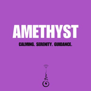 Puede incluir: Cristal de amatista con las palabras "Calming. Serenity. Guidance." sobre un fondo morado. El cristal se representa como una forma de diamante con un remolino en la parte inferior.