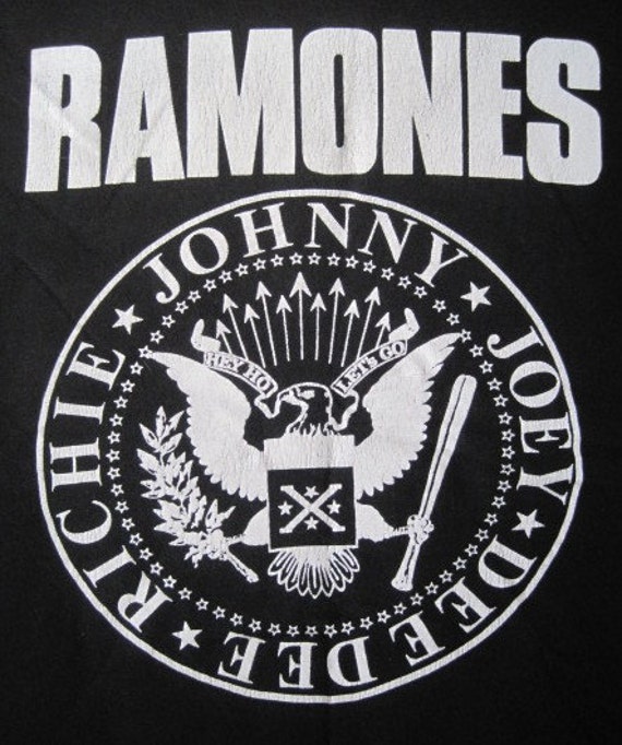 The RAMONES 1980'S Band T-SHIRT Featuring Richie V