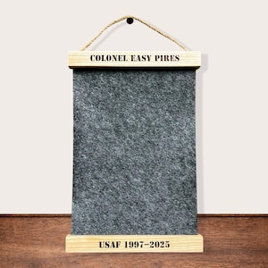 Personalisierte Patch-Anzeigetafel | Aufnäher mit Gravur Wandbehang | Klettverschluss kompatibel | Ruhestand & veteran Geschenk | 10x14 12x16