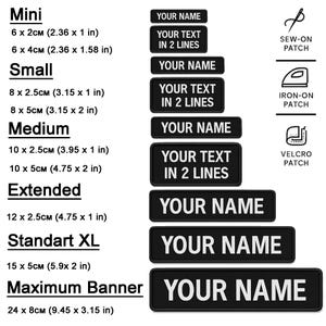 Op de afbeelding: Een verscheidenheid aan zwarte rechthoekige patches met witte tekst, met opties voor "YOUR NAME" en "YOUR TEXT IN 2 LINES." Maten variëren van mini tot maximum banner, met afmetingen in centimeters. Pictogrammen voor opnaaien, strijken en klittenband patches.