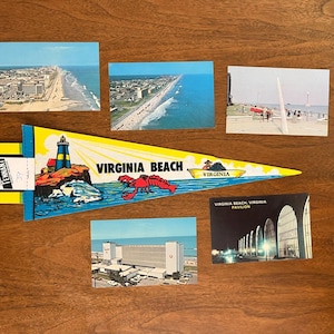 Coffret souvenir Virginia Beach • Fanion en feutre NOS et cartes postales chromées des années 60