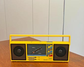 Retro FM/AM Yellow Stereo Radio • Vintage Surround Sound Rocker