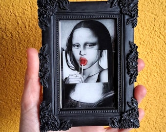 Mini marco de la Mona Lisa con arte alterado - Arte mural gótico barroco - Decoración pop surrealista - Decoración de pared para habitaciones con estilo pop art