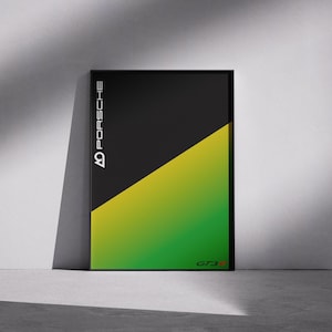 Puede incluir: Póster enmarcado con borde negro. El diseño presenta una diagonal con una sección superior negra y un degradado amarillo-verde debajo. La palabra "PORSCHE" está impresa verticalmente en blanco, con el logotipo "40" encima. "GT3" en la esquina inferior derecha.
