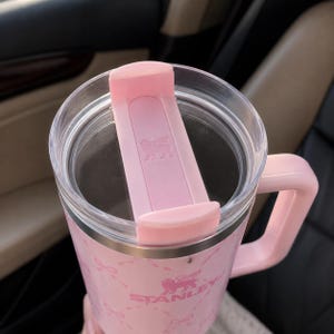 Stanley x LoveShackFancy Ribbon Rosa 40oz Quencher – Limited Edition Stainless Steel Tumbler NIB