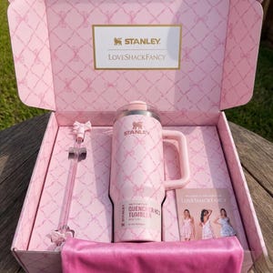 Stanley x LoveShackFancy Ribbon Rosa 40oz Quencher – Limited Edition Stainless Steel Tumbler NIB