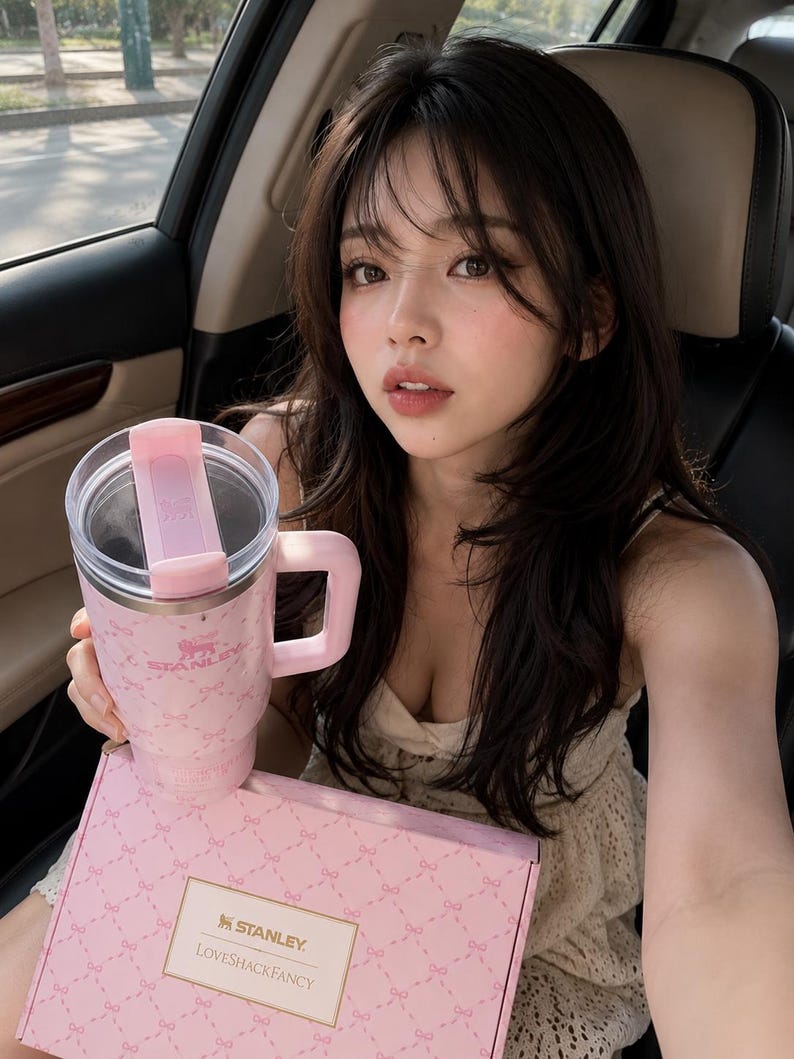 Stanley x LoveShackFancy Ribbon Rosa 40oz Quencher – Limited Edition Stainless Steel Tumbler NIB