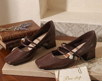 Scarpe Mary Jane da donna con punta quadrata, tacco grosso e cinturino con perline, décolleté retrò in stile francese.