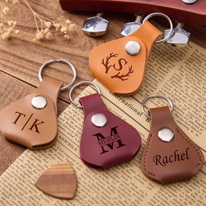 Engraved Guitar Pick Case Keychain Personalized Leather Guitar Pick Holder Guitar Gift Guitar Player Gift Gift for Husband Dad Boyfriend