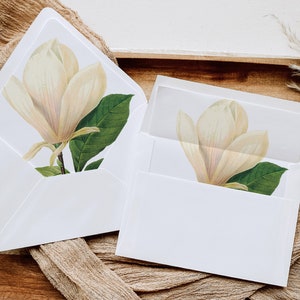 Magnolia bloemen envelopvoeringen: afdrukbare huwelijksuitnodiging (direct downloaden)
