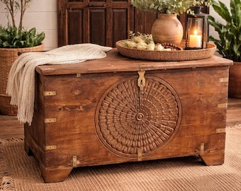 Baúl nupcial antiguo tipo mesa de centro – Baúl marrón con mandala tallado a mano de 36x25