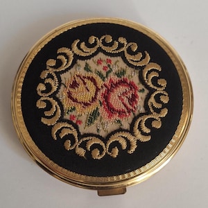 Étui à miroir compact vintage Petit Point poudré