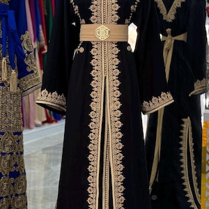 Elegant Moroccan Takchita – 2-Piece Handcrafted Design with Luxurious Embroidery
