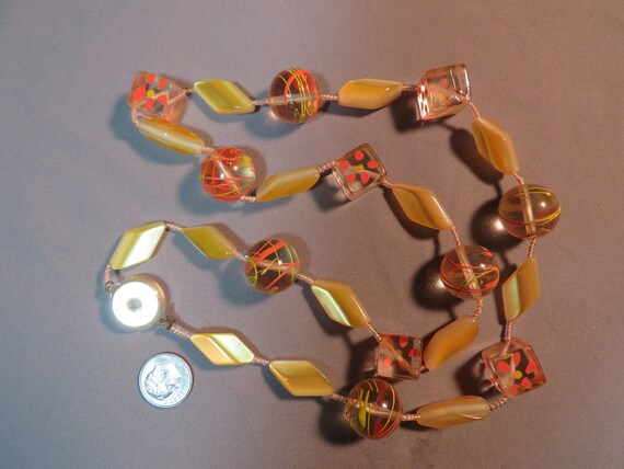 Vintage 1960s Mod Lucite Plastic Bead Necklace Or… - image 5