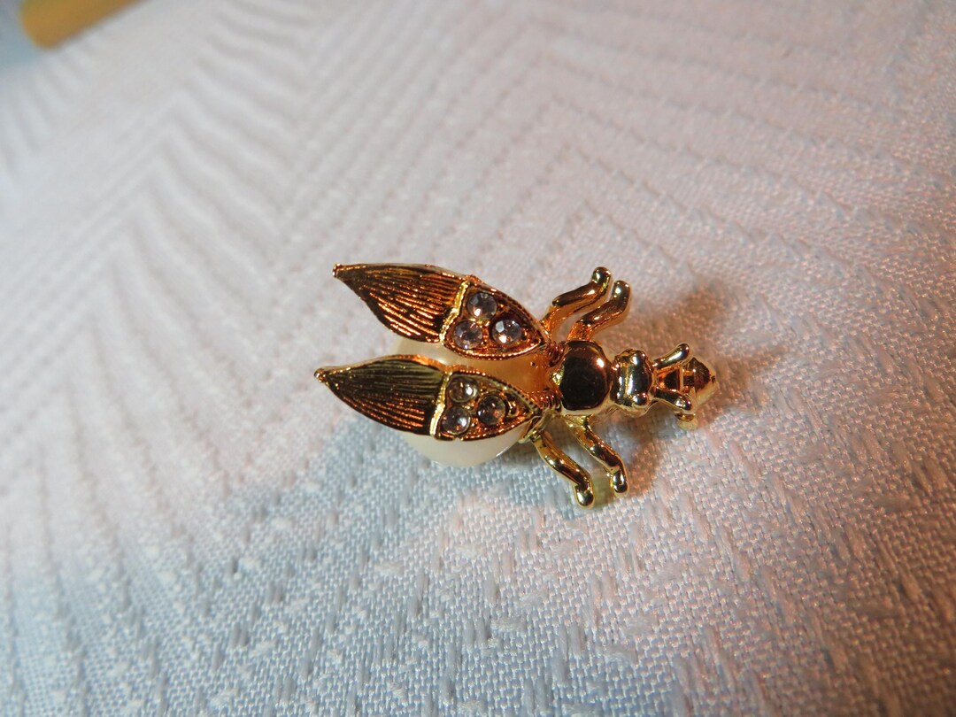 Vintage Flying Beetle Bug Pin Brooch Trembler Rhinestones on Wings 2384 ...