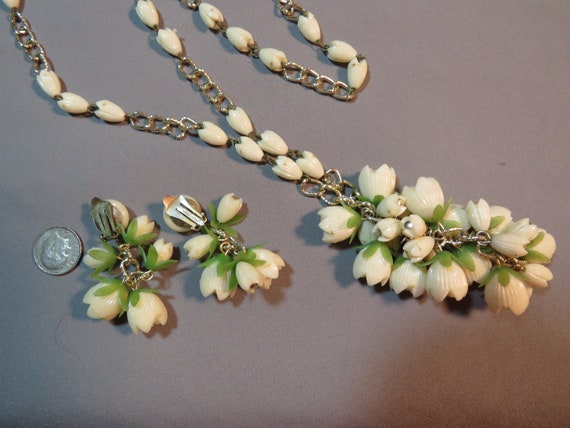 Vintage 1960s Plastic Flower Design Cluster Bead … - image 7