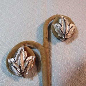 Vintage Crown Trifari Silver Tone Leaf Design Clip Earrings 2558