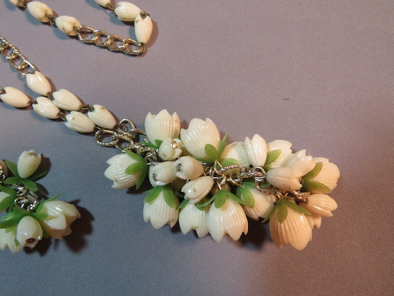 Vintage 1960s Plastic Flower Design Cluster Bead … - image 9