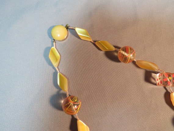 Vintage 1960s Mod Lucite Plastic Bead Necklace Or… - image 3