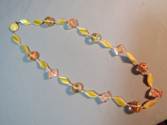 Vintage 1960s Mod Lucite Plastic Bead Necklace Or… - image 1