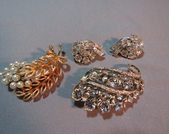 Vintage Lisner Rhinestone Lot 2 Yellow Gold Tone Pins Silver Tone Clip Earrings 1823