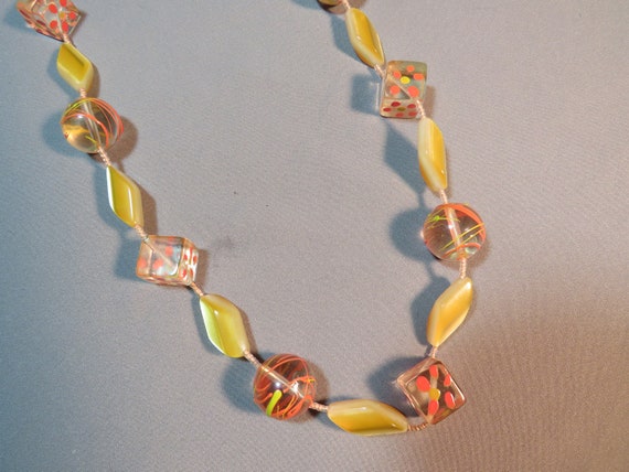 Vintage 1960s Mod Lucite Plastic Bead Necklace Or… - image 2