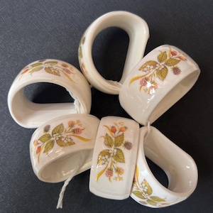 Set of 6 Ceramic Napkin Rings – Floral Berry Design, Mid-Century Table Decor, Cottagecore Dining Accent NEW
