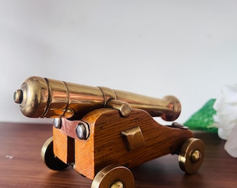 Vintage Brass and Wood Miniature Cannon Model – Decorative Nautical Tabletop Display.